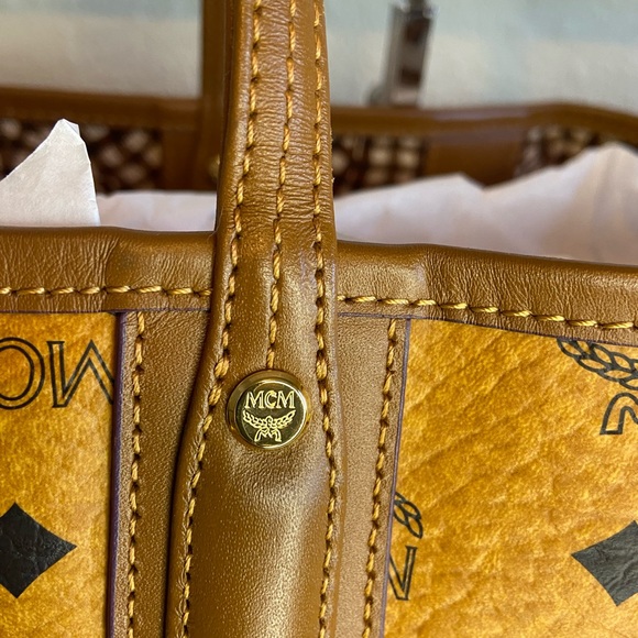 MCM Reversible Liz Medium Shopper in Cognac - Picture 6 of 12